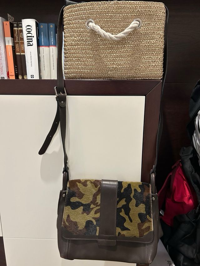 Bolso piel marrón y animal print