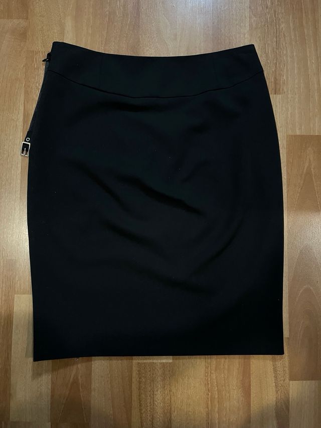 Falda lápiz negra con cinturón