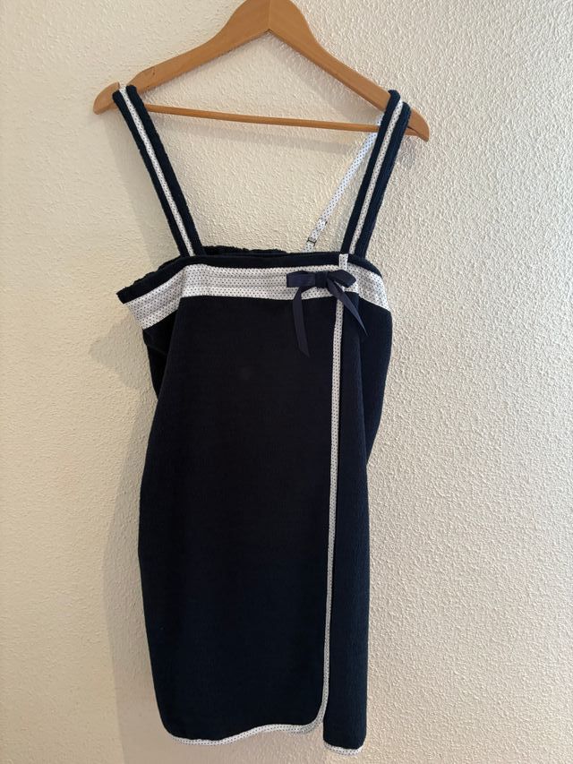 Vestido de toalla negro y blanco