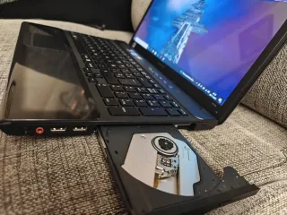 Portátil Sony VAIO PGC-71614N (VPCCB3S8E)