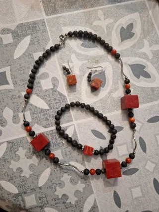 Colgante,pulsera y pendientes
