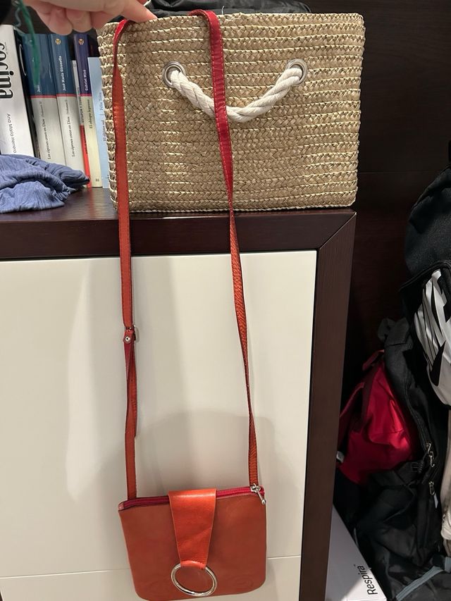 Bolso bandolera piel rojo con detalle aro