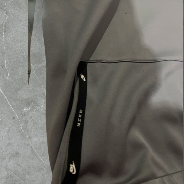 Sudadera Nike Gris con Logo