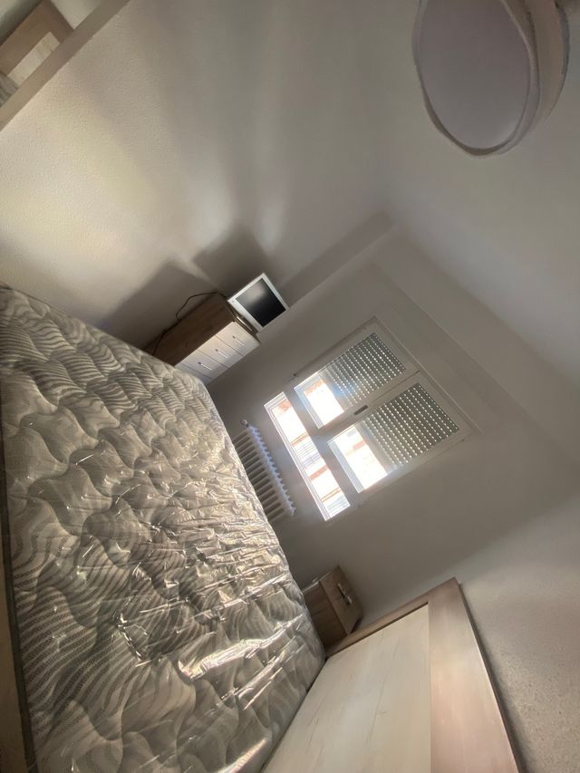 Habitación en alquiler, o piso a compartir.