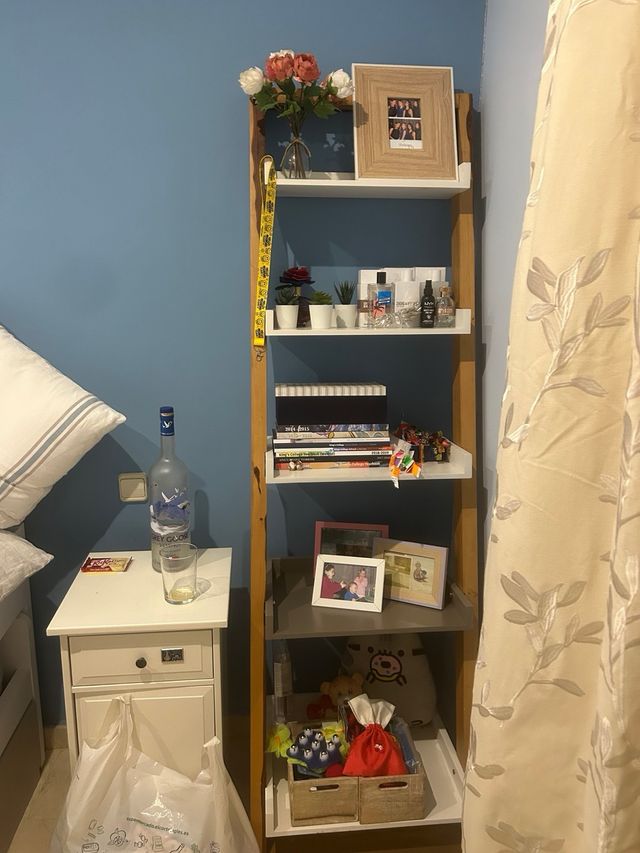 Dos estantería de pared madera y plástico