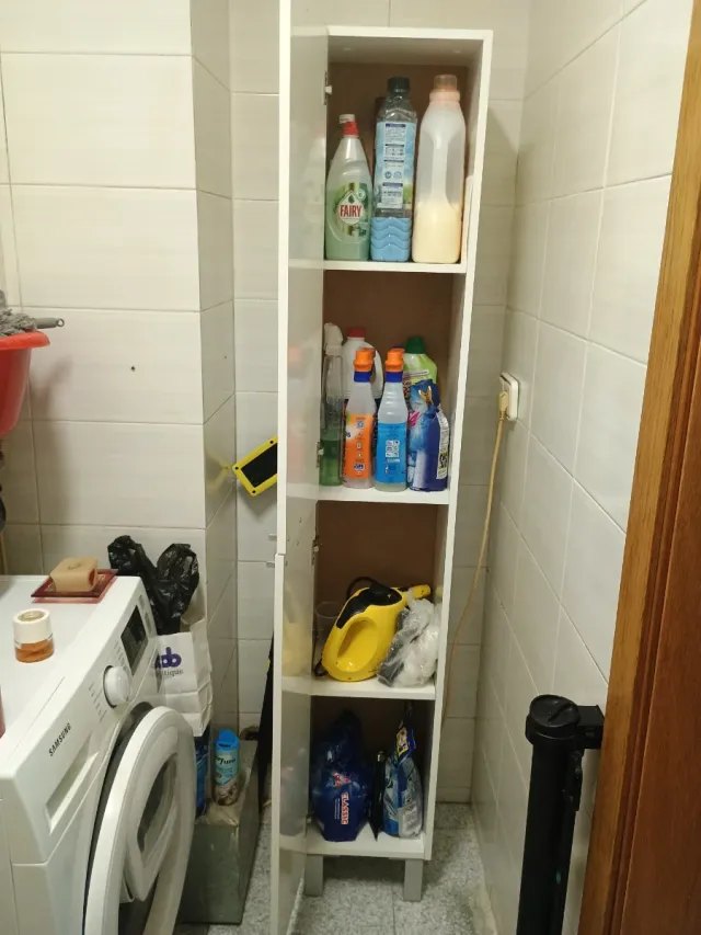 Armario blanco lacado estrecho