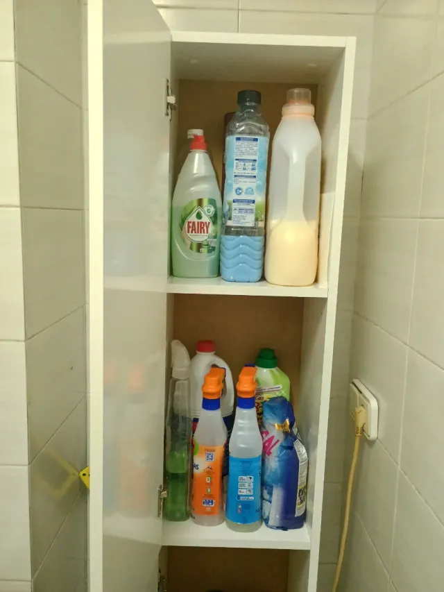 Armario blanco lacado estrecho