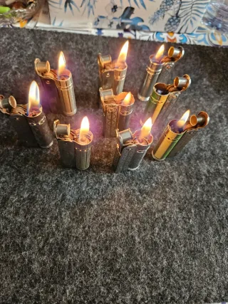 Set di 9 accendini vintage