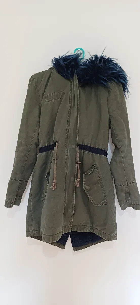 Parka verde militar con capucha