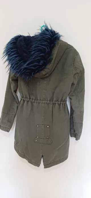 Parka verde militar con capucha