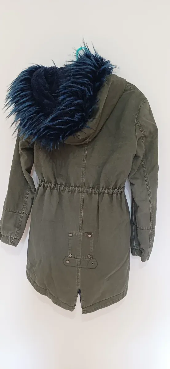 Parka verde militar con capucha