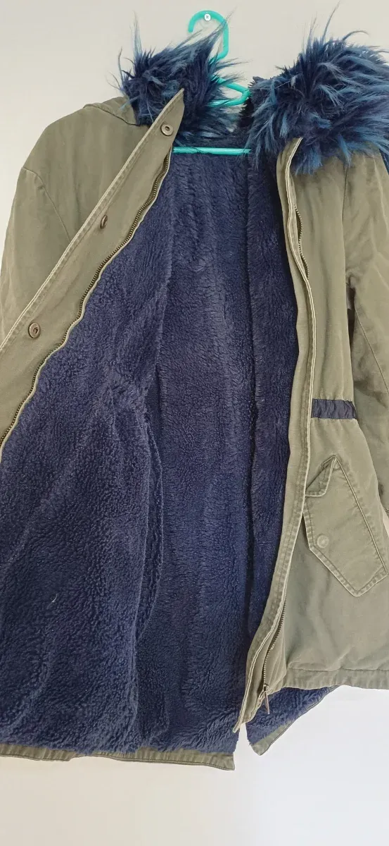 Parka verde militar con capucha