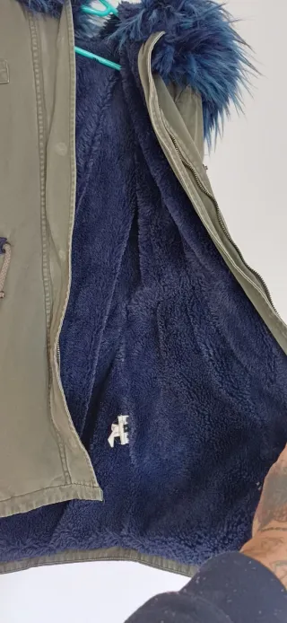 Parka verde militar con capucha