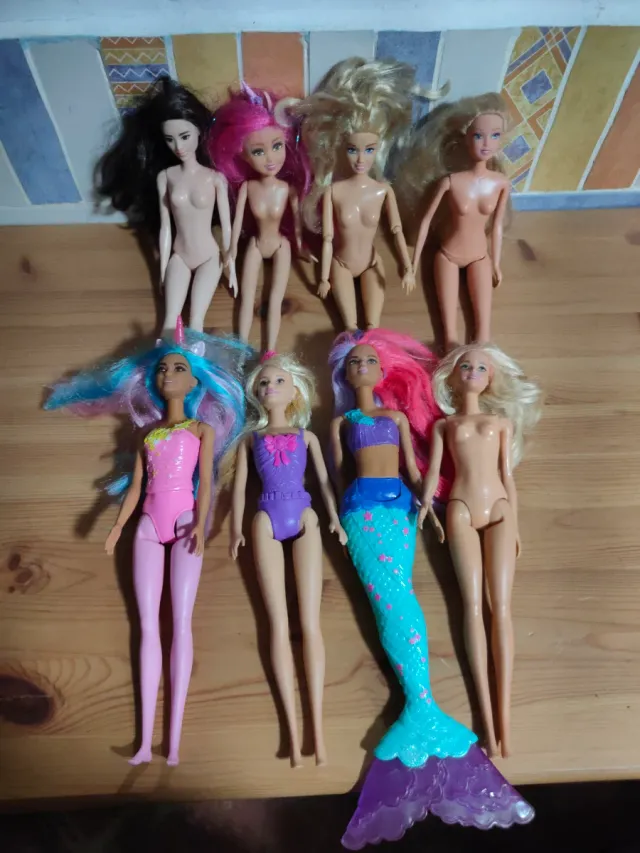 Lote 8 Muñecas Barbie y Similares