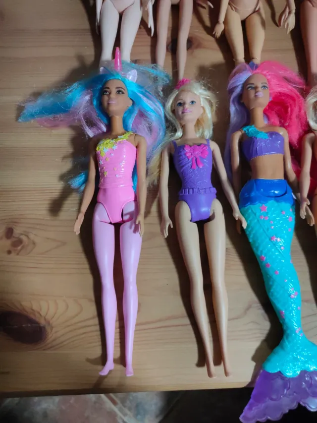 Lote 8 Muñecas Barbie y Similares
