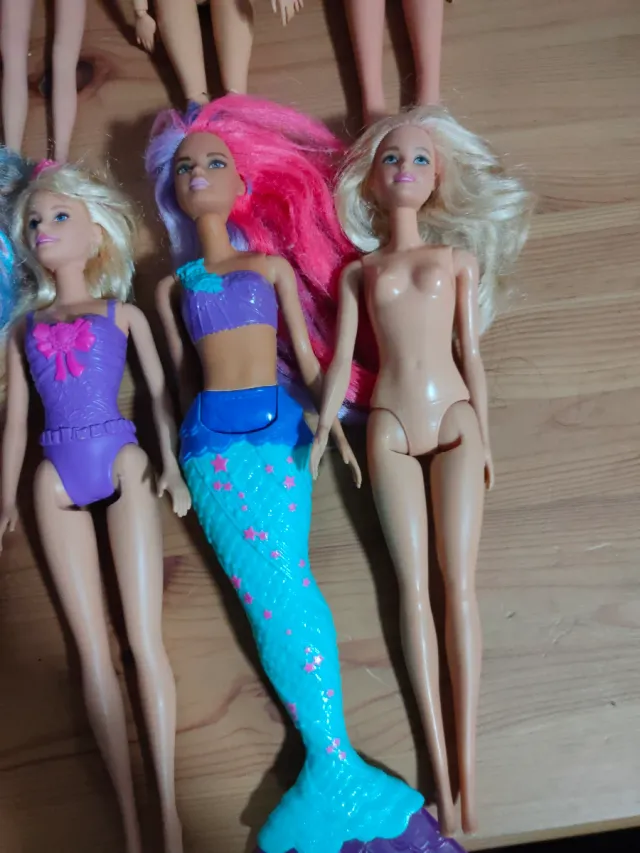 Lote 8 Muñecas Barbie y Similares