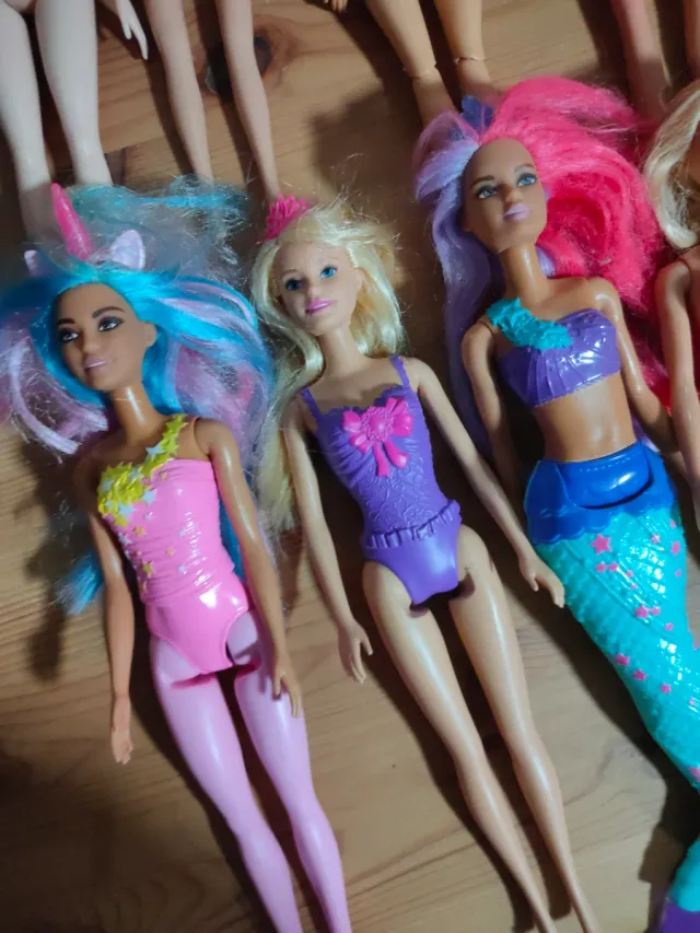 Lote 8 Muñecas Barbie y Similares