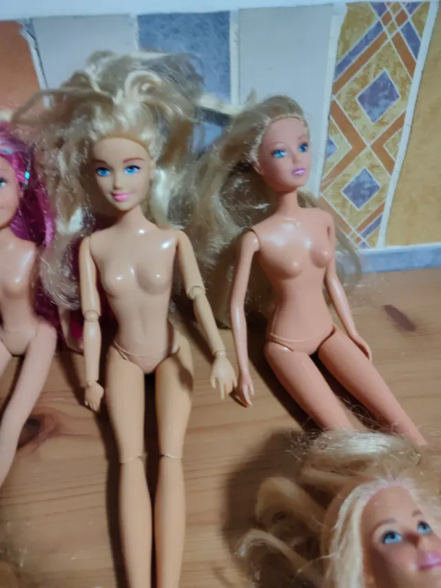 Lote 8 Muñecas Barbie y Similares