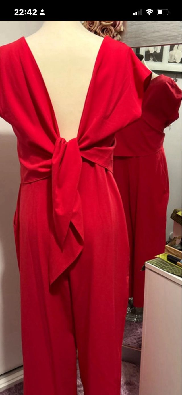 Macacão vermelho elegante tamanho L