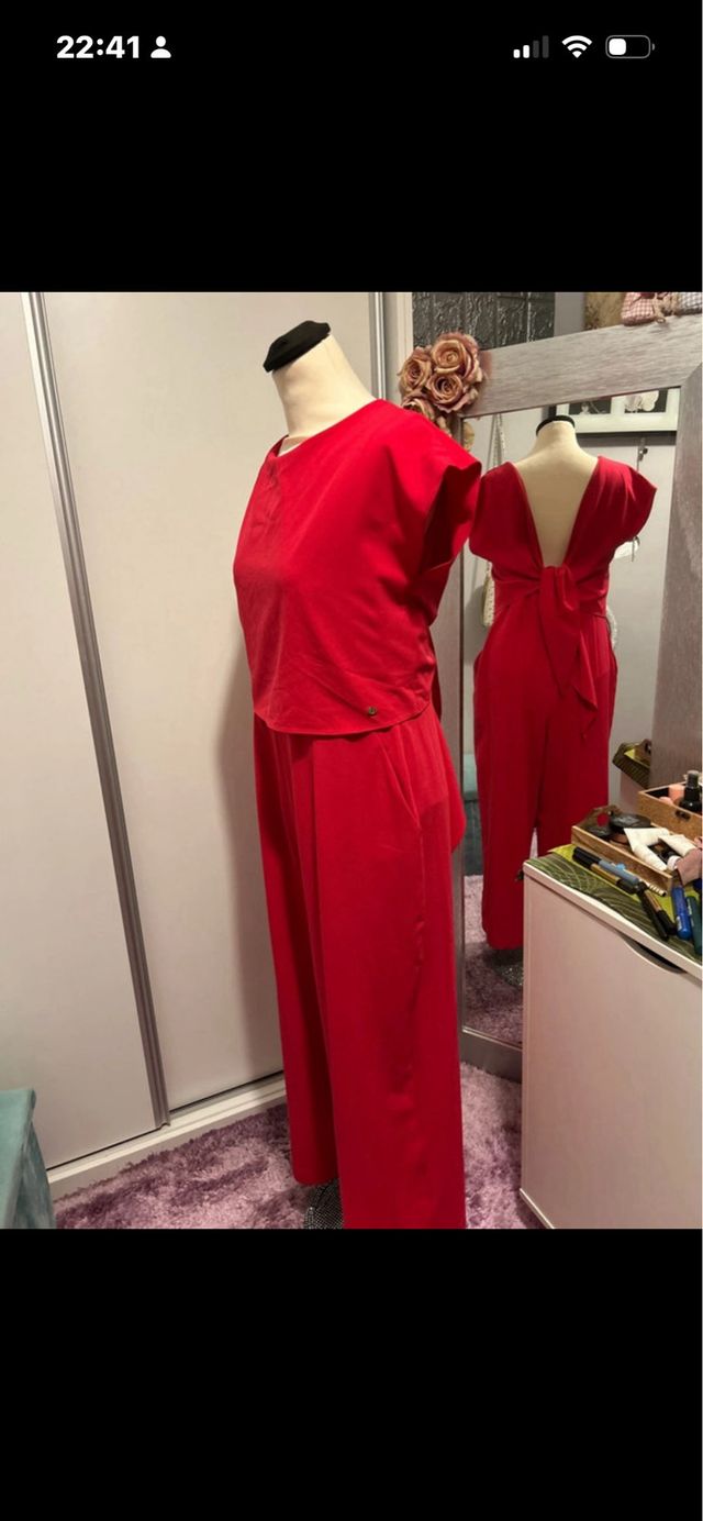 Macacão vermelho elegante tamanho L