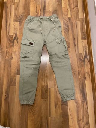 Pantalón cargo Zara verde oliva