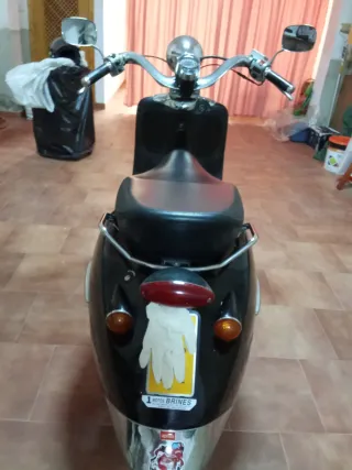Moto Aprilia Custom 50cc Negra