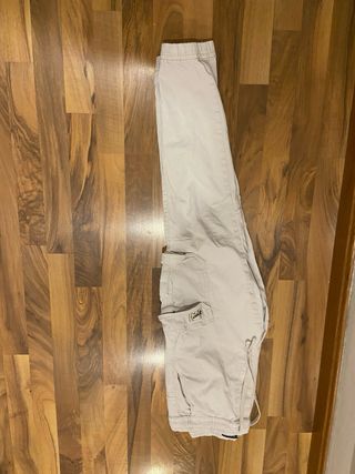 Pantalón cargo beige Zara