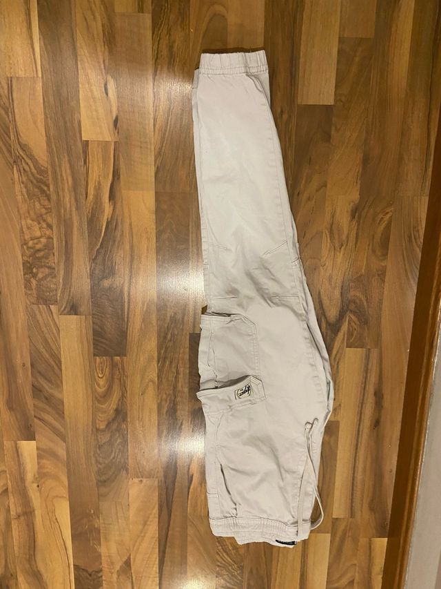 Pantalón cargo beige Zara