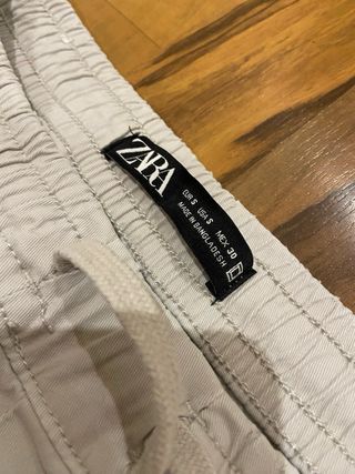 Pantalón cargo beige Zara