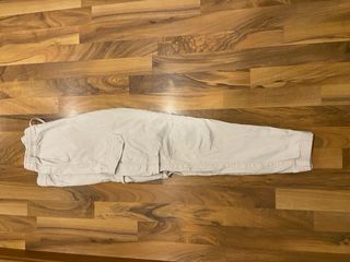 Pantalón cargo beige Zara