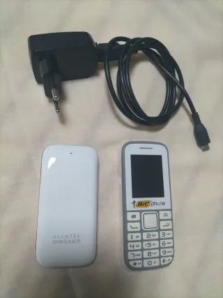 2 Telefoni mobili Alcatel + caricatore originale