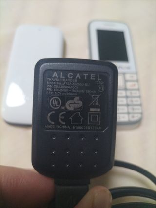 2 Telefoni mobili Alcatel + caricatore originale