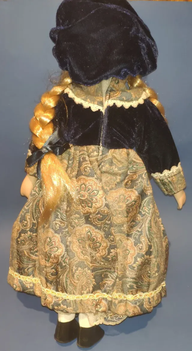 Muñeca antigua estilo victoriano