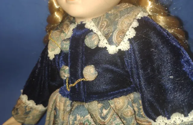 Muñeca antigua estilo victoriano