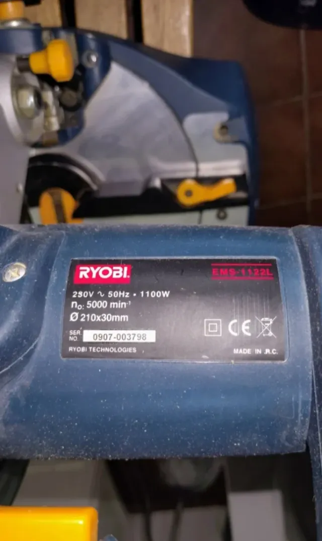 Sierra Ingletadora Ryobi EMS1122L
