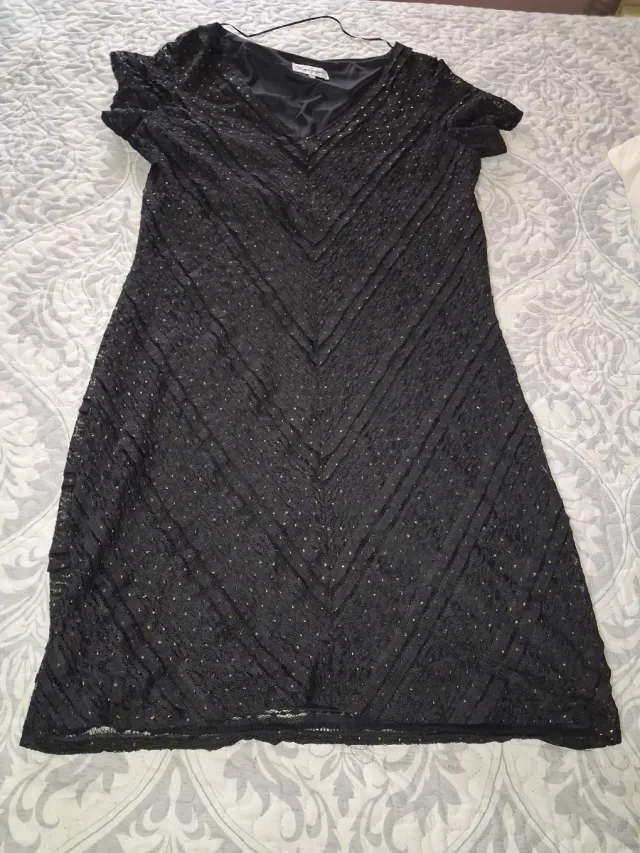 Vestido negro con detalles brillantes