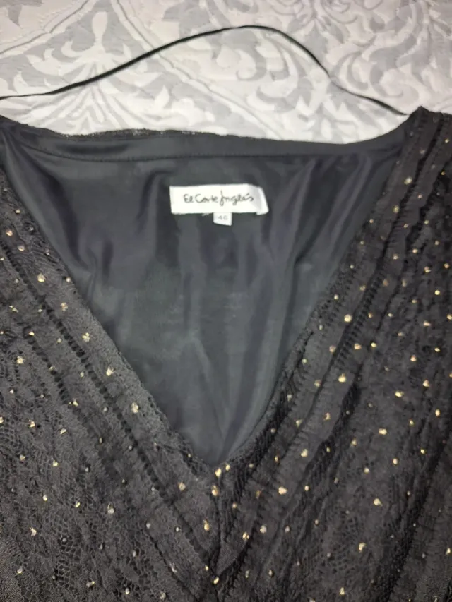 Vestido negro con detalles brillantes