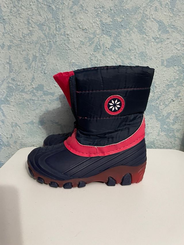 Botas de nieve niña azul y fuscia
