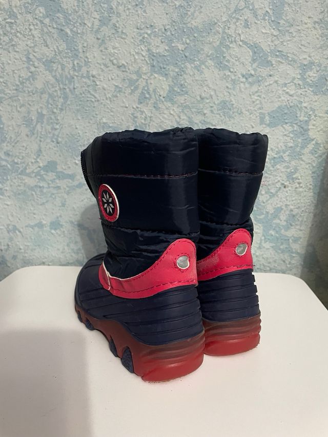 Botas de nieve niña azul y fuscia