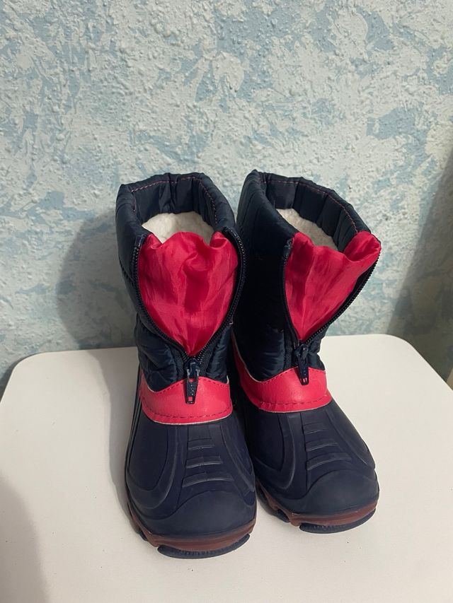 Botas de nieve niña azul y fuscia