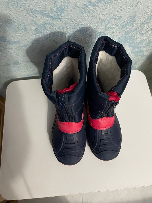 Botas de nieve niña azul y fuscia