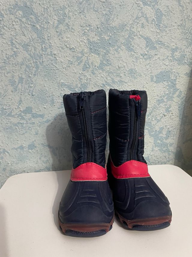 Botas de nieve niña azul y fuscia