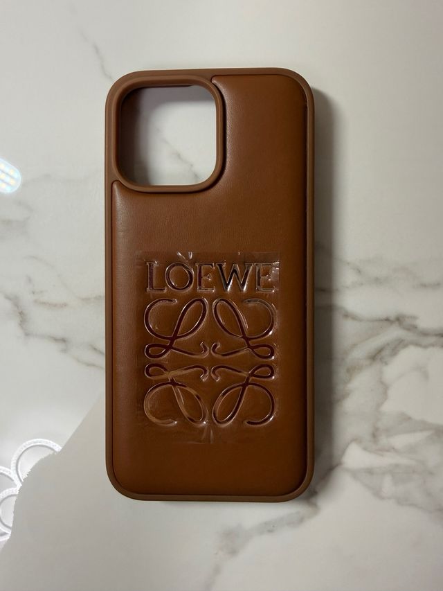 Funda iPhone 16 Pro Max Loewe Marrón