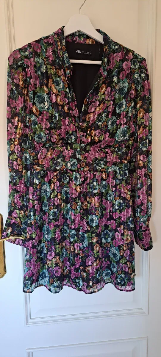 Vestido corto Zara flores manga larga