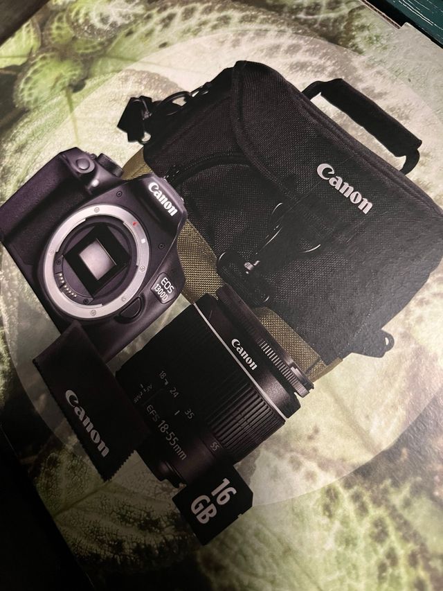 Cámara Canon EOS 1300D + Lente 18-55mm
