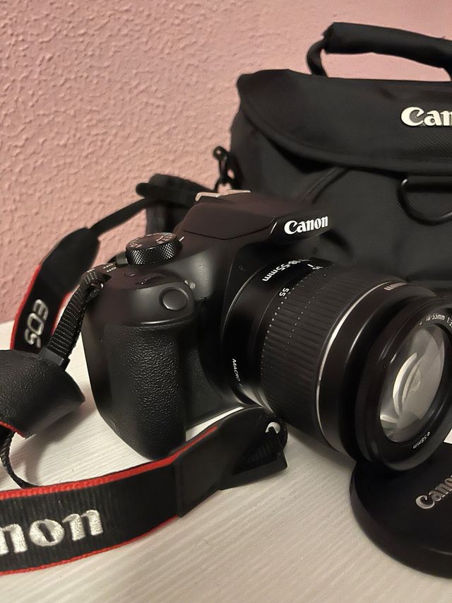 Cámara Canon EOS 1300D + Lente 18-55mm