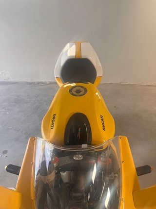 Ducati 748 acabado R  Amarilla Restaurada