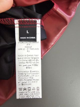 Falda midi efecto piel burdeos