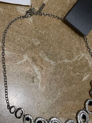 Gargantilla plateada y con cristales