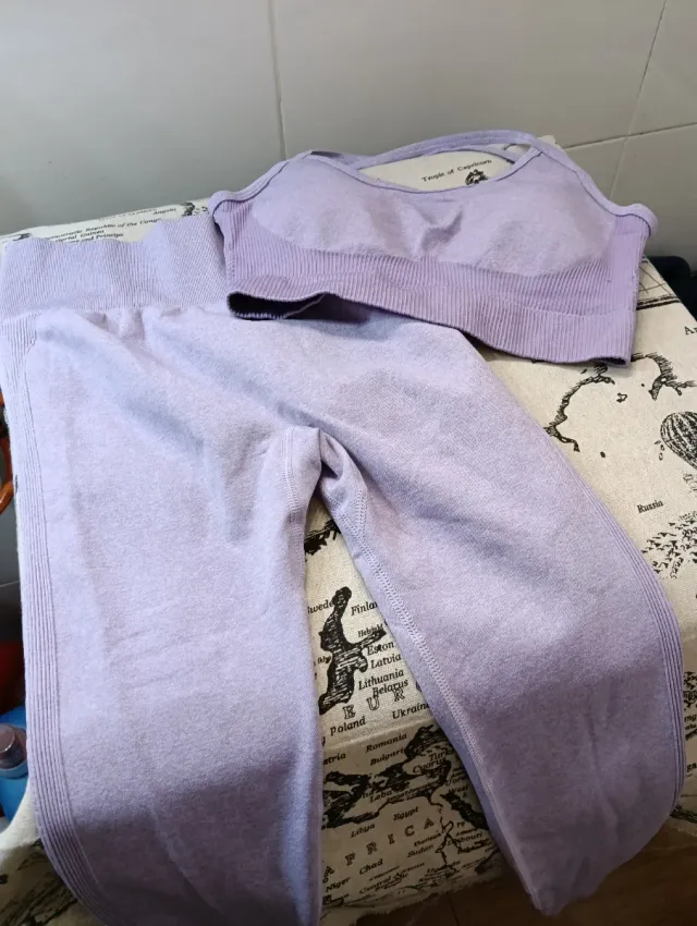 Conjunto deportivo lila talla única